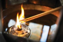 Sai khung giờ thắp hương, gia đạo dễ gặp chuyện chẳng lành