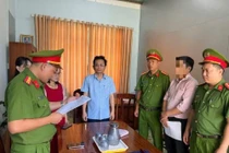Cán bộ địa chính ở Quảng Ngãi bị bắt vì cấp sổ đỏ sai luật