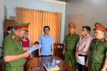 Cán bộ địa chính ở Quảng Ngãi bị bắt vì cấp sổ đỏ sai luật
