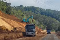 Quảng Ngãi khẩn trương khắc phục sạt lở trên Quốc lộ 24