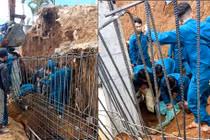Thi công tường chắn sạt lở ở Quảng Ngãi, một công nhân bị đất đè tử vong