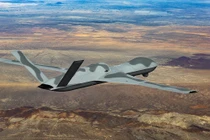 Phi công Mỹ lần đầu điều khiển UAV phối hợp tác chiến cùng F-22