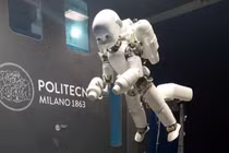  Robot "tiến hóa" có thể bay mà không cần con người