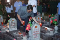 Thủ tướng Phạm Minh Chính dự lễ thắp nến tri ân các Anh hùng liệt sĩ