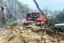 Thủ tướng yêu cầu làm rõ nguyên nhân sạt lở đèo Khánh Lê, 6 người tử vong