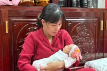 Bé sơ sinh bị bỏ rơi ở Hải Phòng cùng lời nhắn “Mẹ ngàn lần xin lỗi”