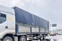 Hai cô gái trẻ tử vong trong vụ xe máy va chạm xe tải trên Quốc lộ 10