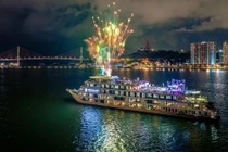"Vòi bạch tuộc" Sea Octopus và Ambassador Cruise… làm nóng chuẩn đạo đức