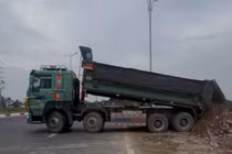 Thuê xe tải đổ chất thải rắn ra môi trường, một người đàn ông bị khởi tố