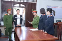 Khởi tố đối tượng ở Hưng Yên sản xuất hàng nghìn can nước giặt giả