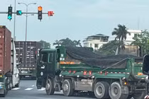 Xe tải va chạm với xe đạp điện, người phụ nữ tử vong