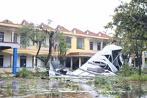 Bão Kajiki khiến 3 người chết, hơn 6.800 nhà tốc mái