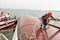 Đã tìm thấy 8 thi thể vụ tàu du lịch đắm trên Vịnh Hạ Long