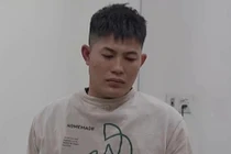 Ôm hai con nhỏ nhảy cầu, người cha có dấu hiệu tội Giết người