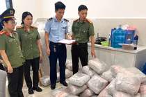 Triệt phá cơ sở sản xuất thức ăn cho mèo giả Catsrang