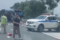 Tai nạn cao tốc Hà Nội – Hải Phòng, xe đầu kéo lật nghiêng