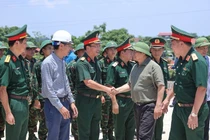 Thủ tướng Phạm Minh Chính kiểm tra tiến độ dự án cầu Phong Châu