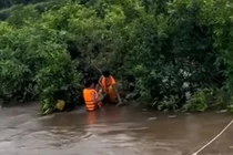  7 học sinh ở Quảng Ninh bị lũ cuốn, còn 2 em mất tích