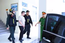 Chồng Đoàn Di Băng bị bắt vì liên quan sản xuất hàng giả