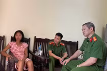 Giáo viên dạy lái xe ở Hải Phòng kịp ngăn người phụ nữ định nhảy cầu