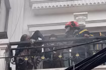 Cứu 3 người mắc kẹt trong vụ cháy nhà dân tại Hải Phòng