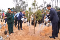 Bí thư Thành ủy, Chủ tịch UBND TP Hải Phòng trồng cây xanh đầu năm mới