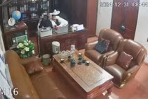 Thấy gì từ vụ người đàn ông "thân mật với nhiều phụ nữ"?