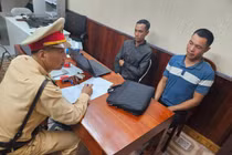 Triệu tập hai đối tượng chặn đầu xe tải ở Hải Dương