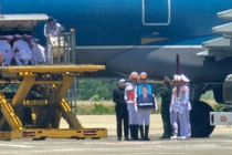 Linh cữu nguyên Chủ tịch nước Trần Đức Lương đến Chu Lai