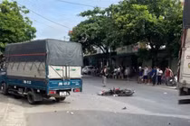 Xe tải va chạm xe máy trên QL38, 3 người thương vong