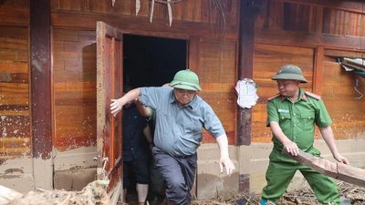 Thủ tướng Phạm Minh Chính thăm hỏi người dân Điện Biên chịu ảnh hưởng mưa lũ