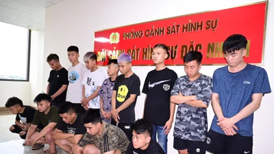 Tạm giữ nhóm đối tượng phóng xe, cầm kiếm trên phố Hải Phòng