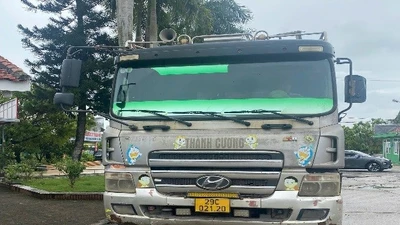 Chở đá rơi vãi ra đường, tài xế cùng chủ xe tải đều bị phạt