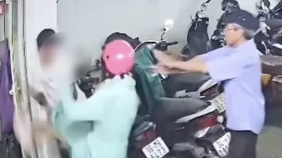 Thấy gì từ vụ cô gái MMA "hạ gục" thanh niên xăm trổ?