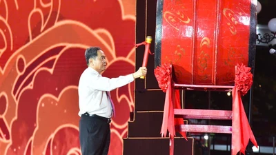 Chủ tịch Quốc hội khởi trống khai hội mùa Thu Côn Sơn - Kiếp Bạc