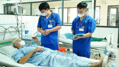 Nắng nóng gây hệ lụy: Người nhập biện, hôn mê tăng cao