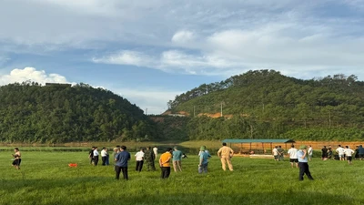 Lái xe xuống lòng đập ở Quảng Ninh, hai vợ chồng tử vong