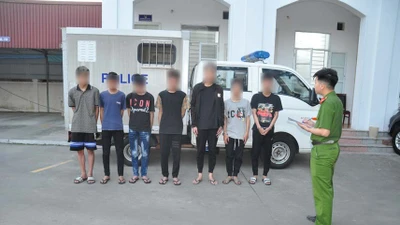 Khởi tố nhóm đối tượng mang hung khí gây náo loạn phố phường
