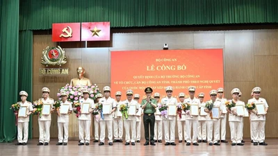 Công bố tổ chức, cán bộ Công an 34 tỉnh, thành phố