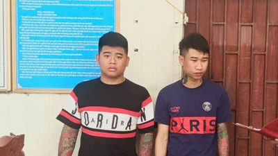 Bắt hai đối tượng trong nhóm du khách đánh người tại Cô Tô