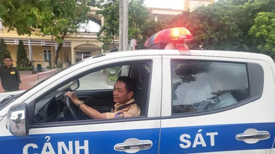 CSGT Hải Dương đưa thí sinh co cứng tay chân đi cấp cứu