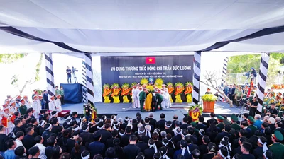 Lễ an táng nguyên Chủ tịch nước Trần Đức Lương tại quê nhà