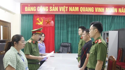 Khởi tố 42 bị can vụ “vàng tặc” tại Sơn La