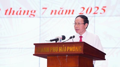 Bí thư Thành ủy Hải Phòng Lê Tiến Châu phát biểu chỉ đạo tại Hội nghị.