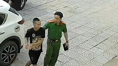 Nói lời khó nghe còn rút dao đâm bạn nhậu gây thương tích