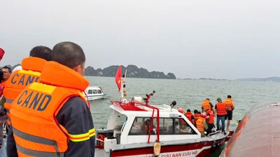 Thủ tướng yêu cầu khẩn trương cứu nạn vụ lật tàu Quảng Ninh