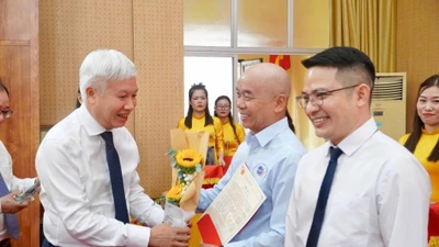 Tri ân tập thể, cá nhân xây dựng, phát triển TP Hải Dương