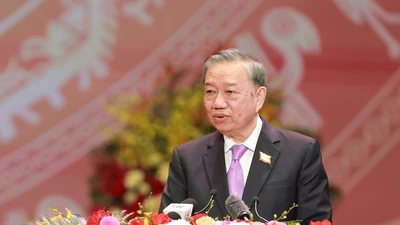 'Đằng sau sự chuyển mình nền kinh tế là những đêm trắng họp bàn"
