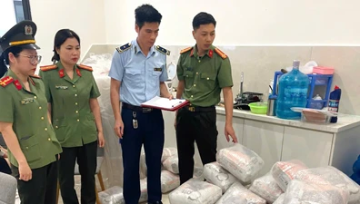 Triệt phá cơ sở sản xuất thức ăn cho mèo giả Catsrang