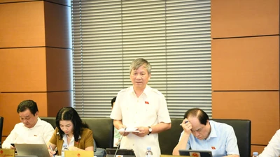 Lãng phí ngay từ "mâm cơm liên hoan trị giá vài tạ thóc"
